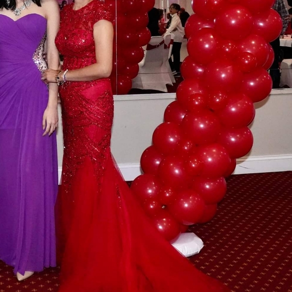 Beautiful Red Beaded Sheri Hill Size 2 - Picture 8 of 8